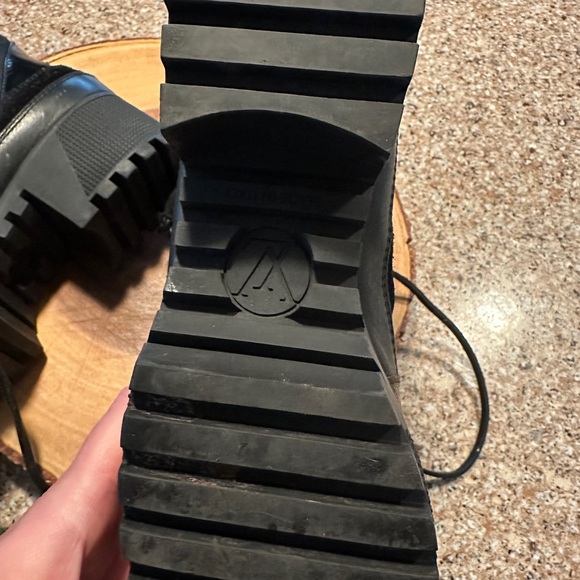 Authentic LouisVuitton Laureate Platform Desert Boot, Black 37.5, VGUC - Picture 11 of 16